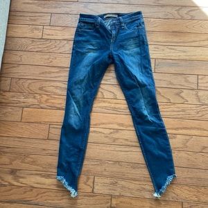 Like new Joe’s The Icon mid rise skinny ankle jean. 25